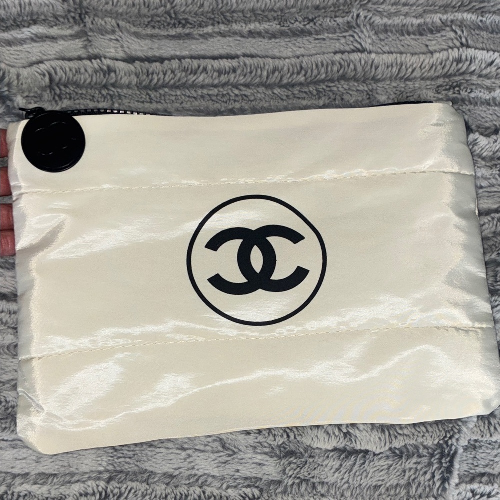 CHANEL new with tag White and Black pouch Logo Zip Pouch clutch bag